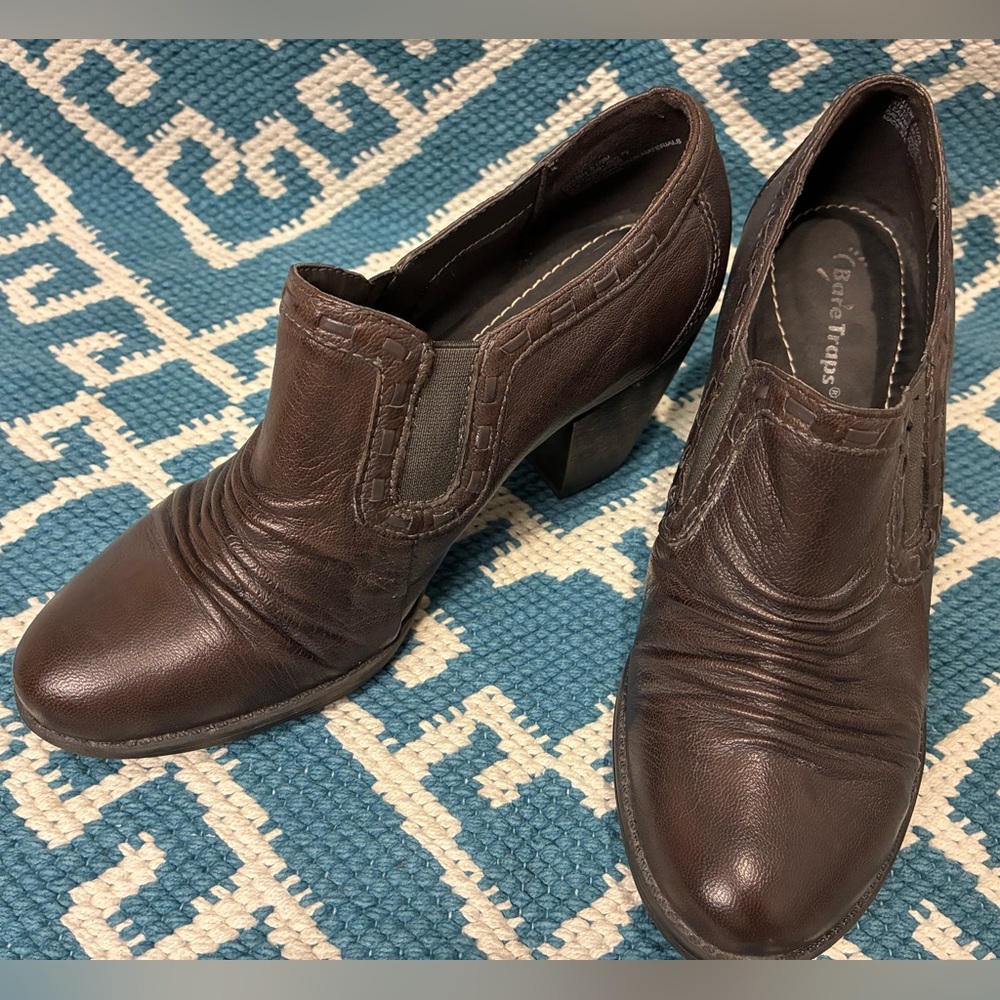 BareTraps Women's Dark Brown Leather Heeled Booties